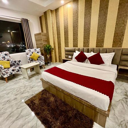 Hotel Laa Meridian - Heart Of Haridwar Exterior photo