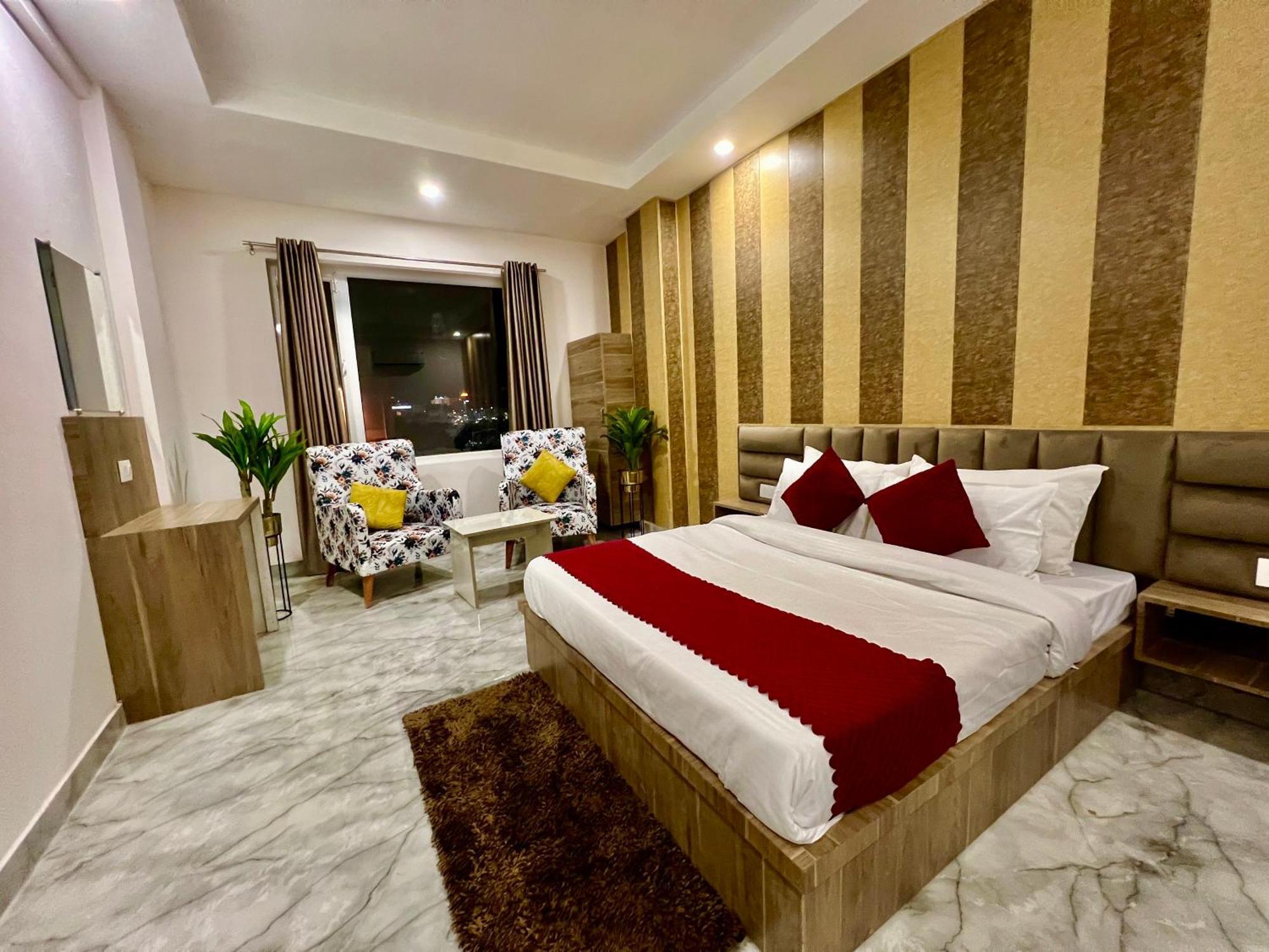 Hotel Laa Meridian - Heart Of Haridwar Exterior photo