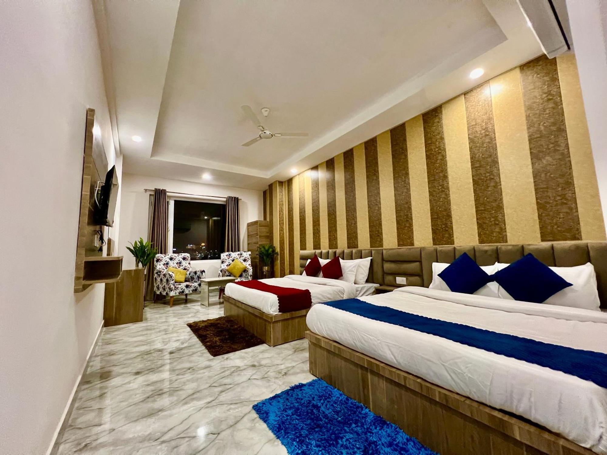 Hotel Laa Meridian - Heart Of Haridwar Exterior photo