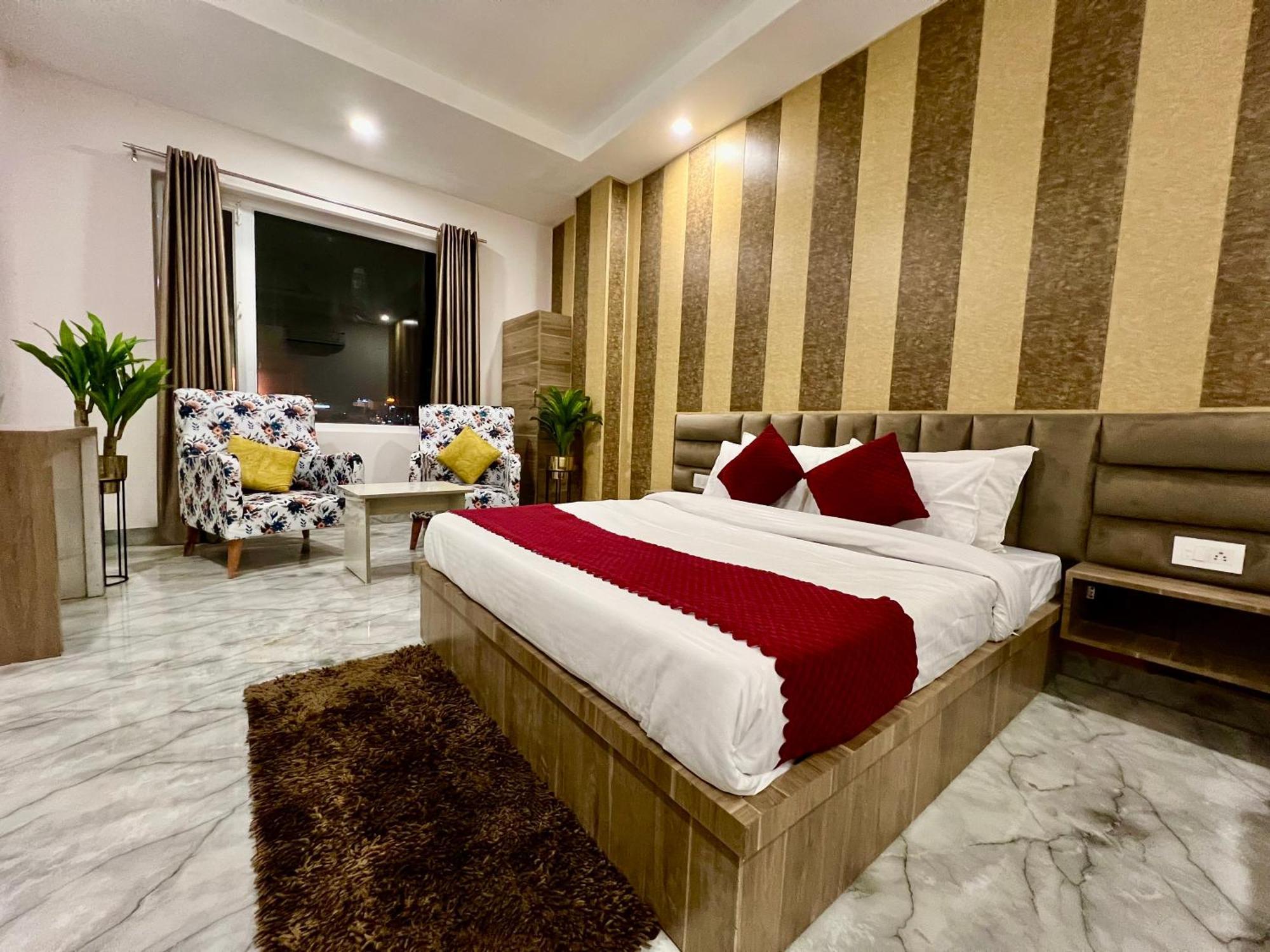 Hotel Laa Meridian - Heart Of Haridwar Exterior photo