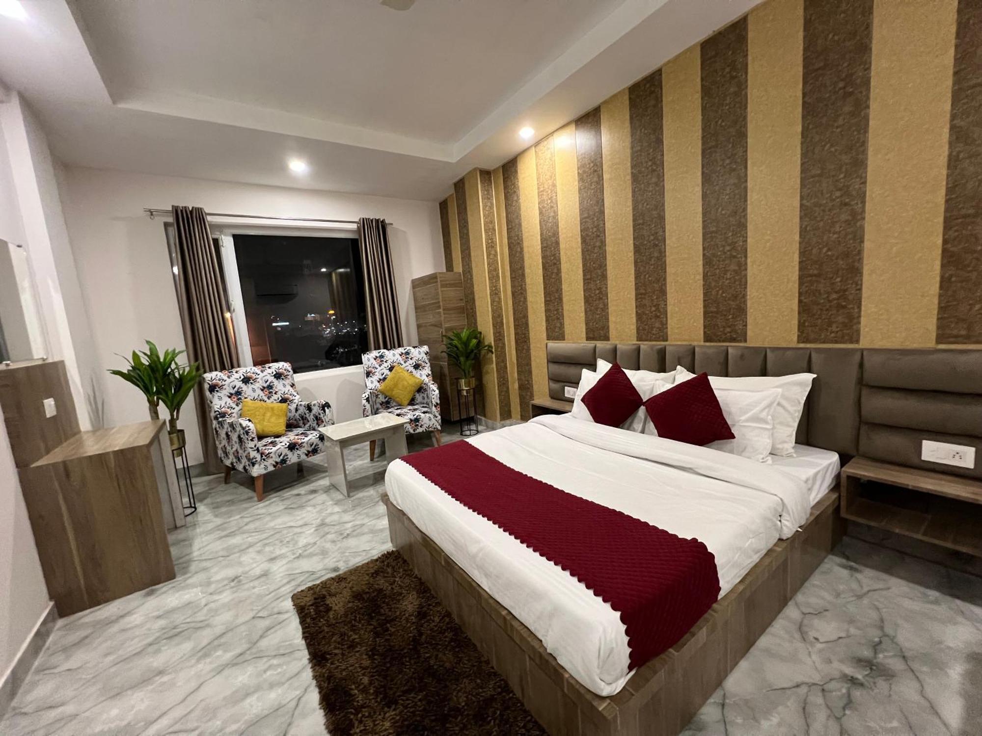 Hotel Laa Meridian - Heart Of Haridwar Exterior photo