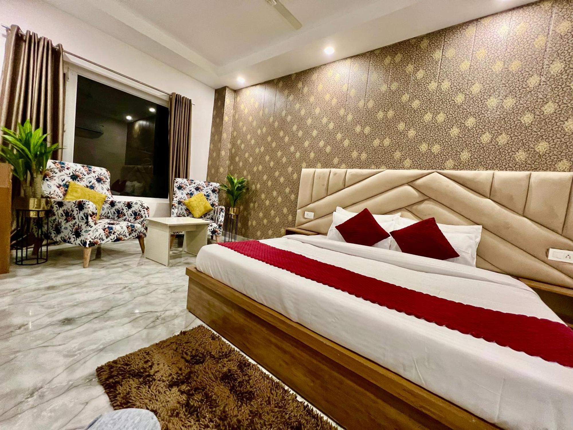 Hotel Laa Meridian - Heart Of Haridwar Exterior photo