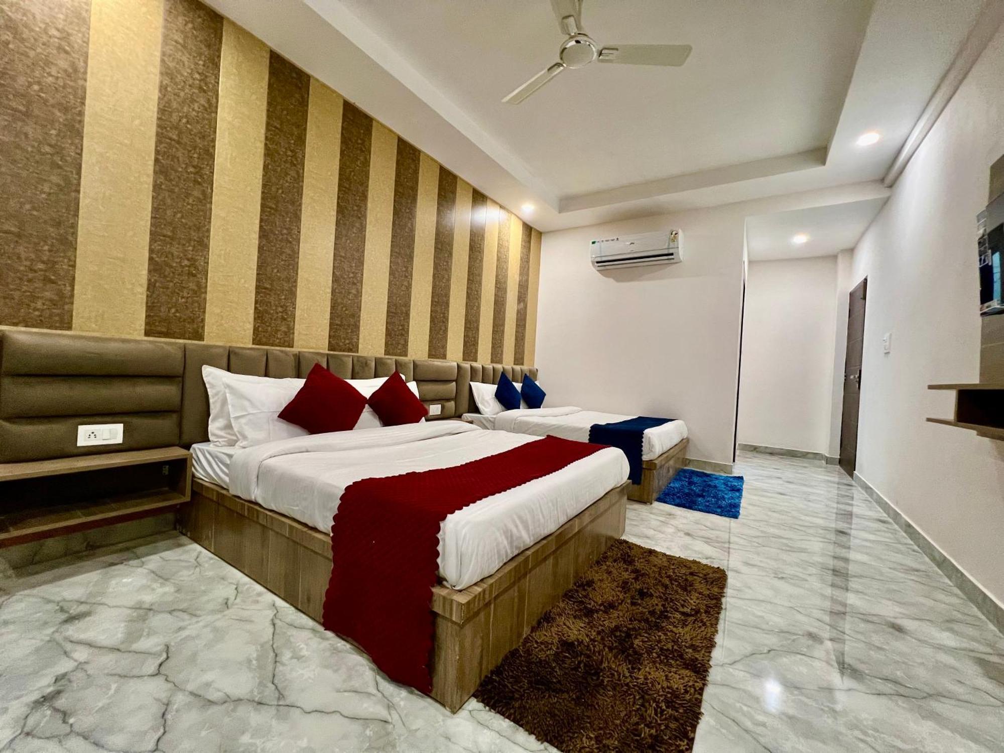 Hotel Laa Meridian - Heart Of Haridwar Exterior photo