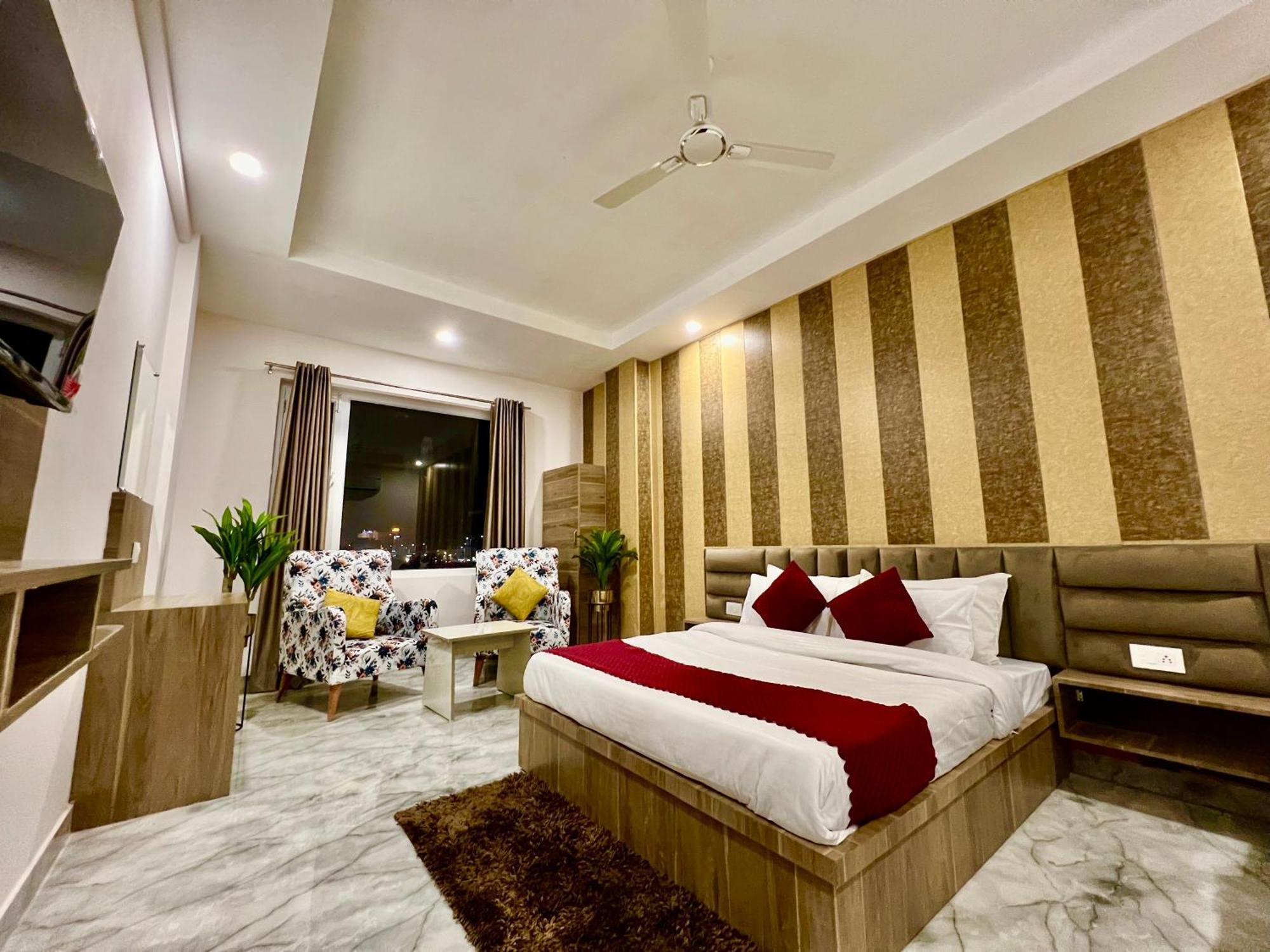 Hotel Laa Meridian - Heart Of Haridwar Exterior photo