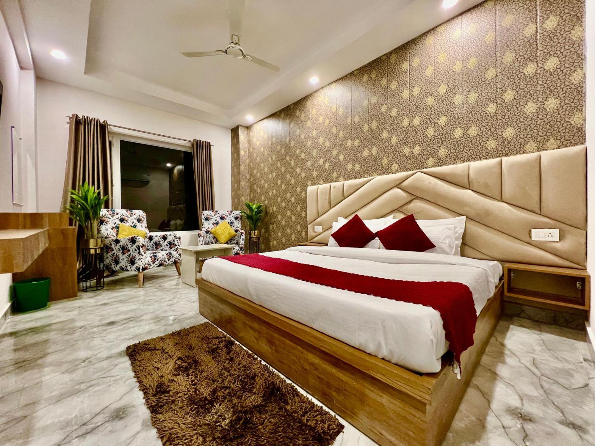 Hotel Laa Meridian - Heart Of Haridwar Exterior photo