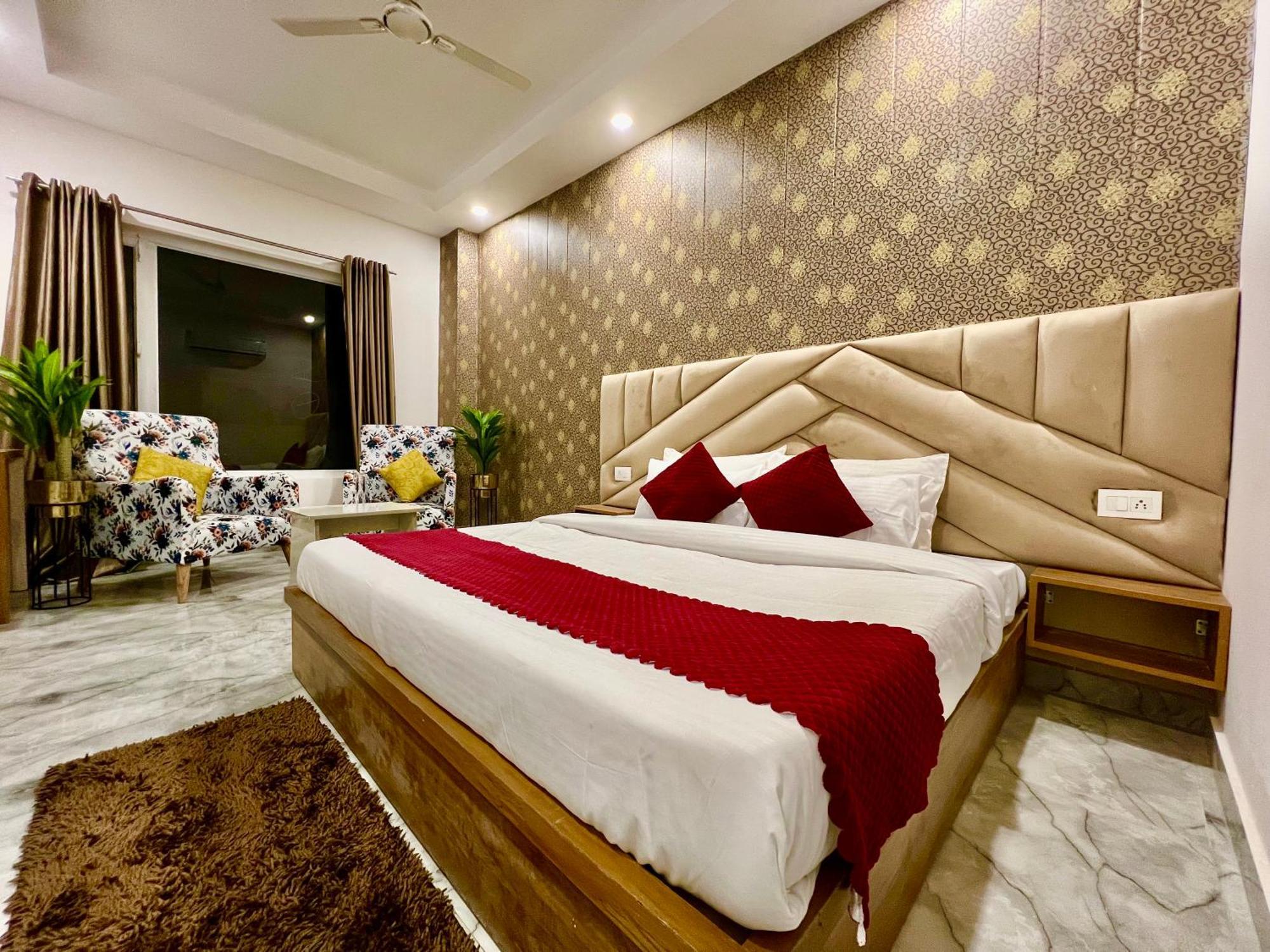 Hotel Laa Meridian - Heart Of Haridwar Exterior photo