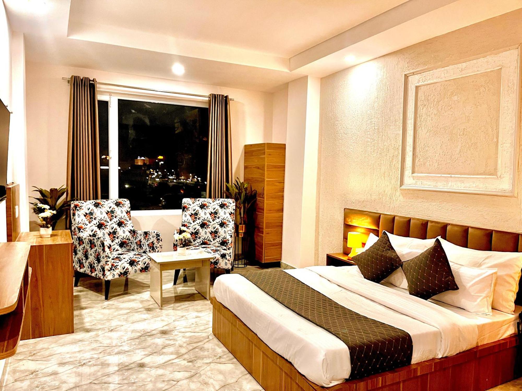 Hotel Laa Meridian - Heart Of Haridwar Exterior photo