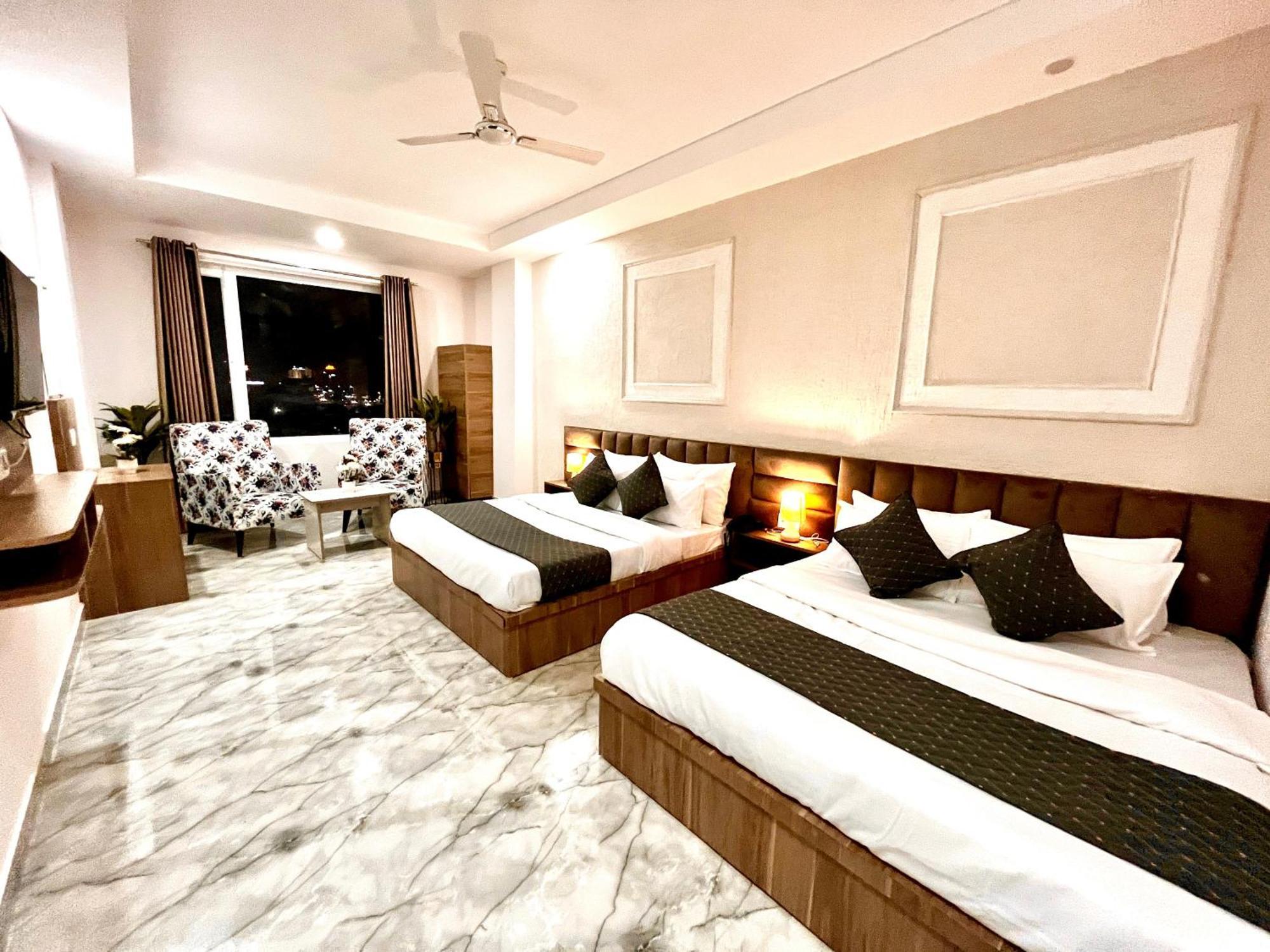 Hotel Laa Meridian - Heart Of Haridwar Exterior photo